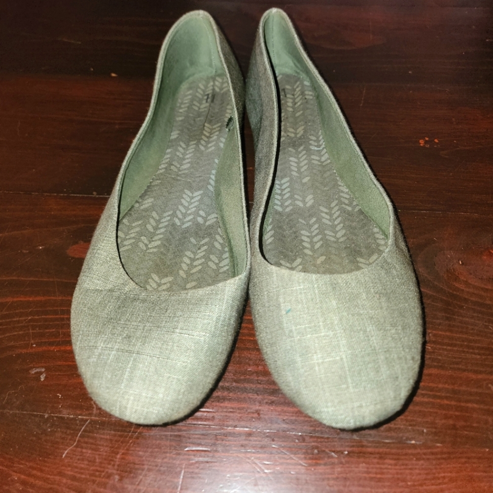 Women's flats